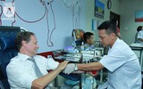 Trưởng Đại diện Phái đoàn Liên minh châu Âu tại Việt Nam tham gia hiến máu